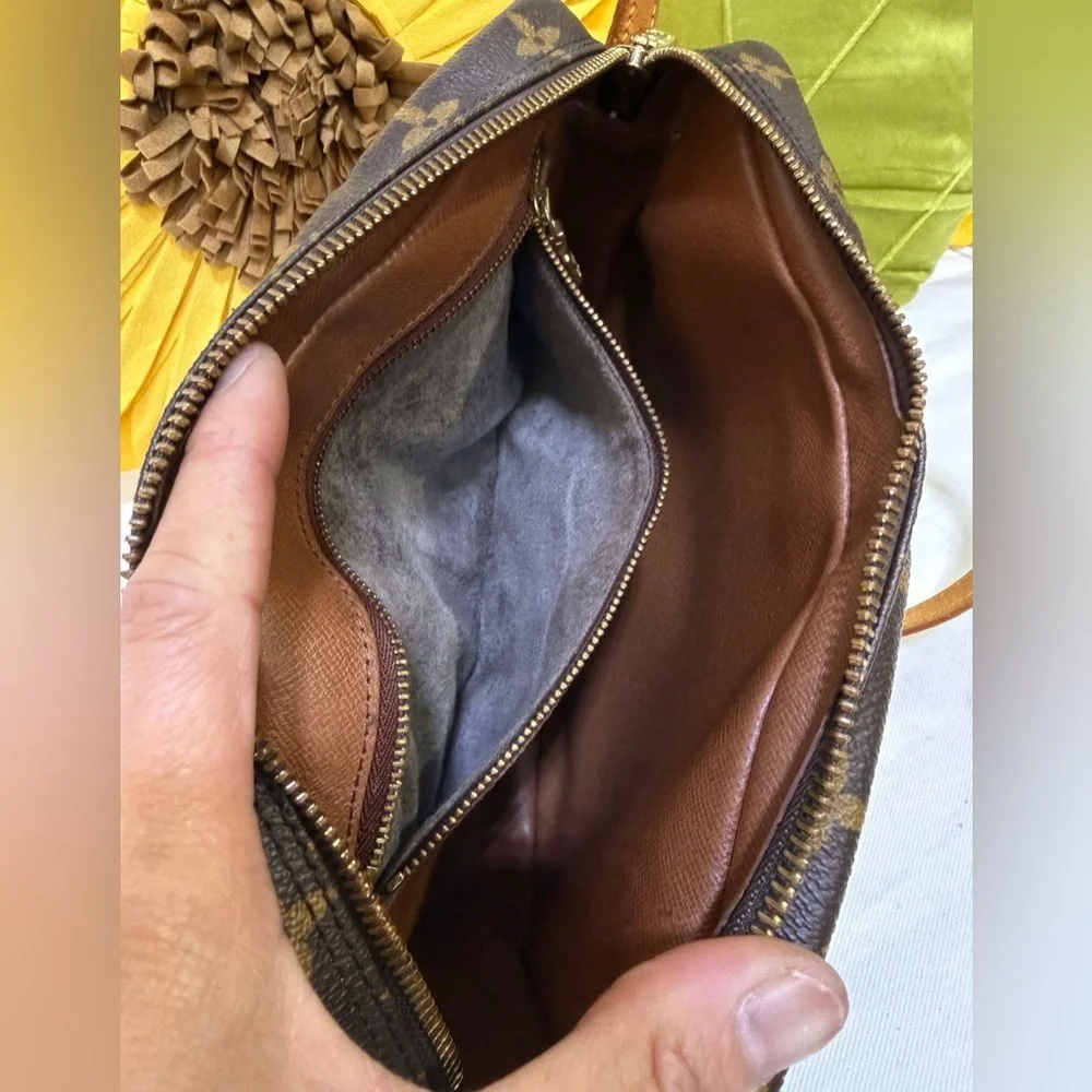 Louis Vuitton authentic JEAUNE FILLE mm Crossbody bag W/ COA EUC - Picture 2 of 4